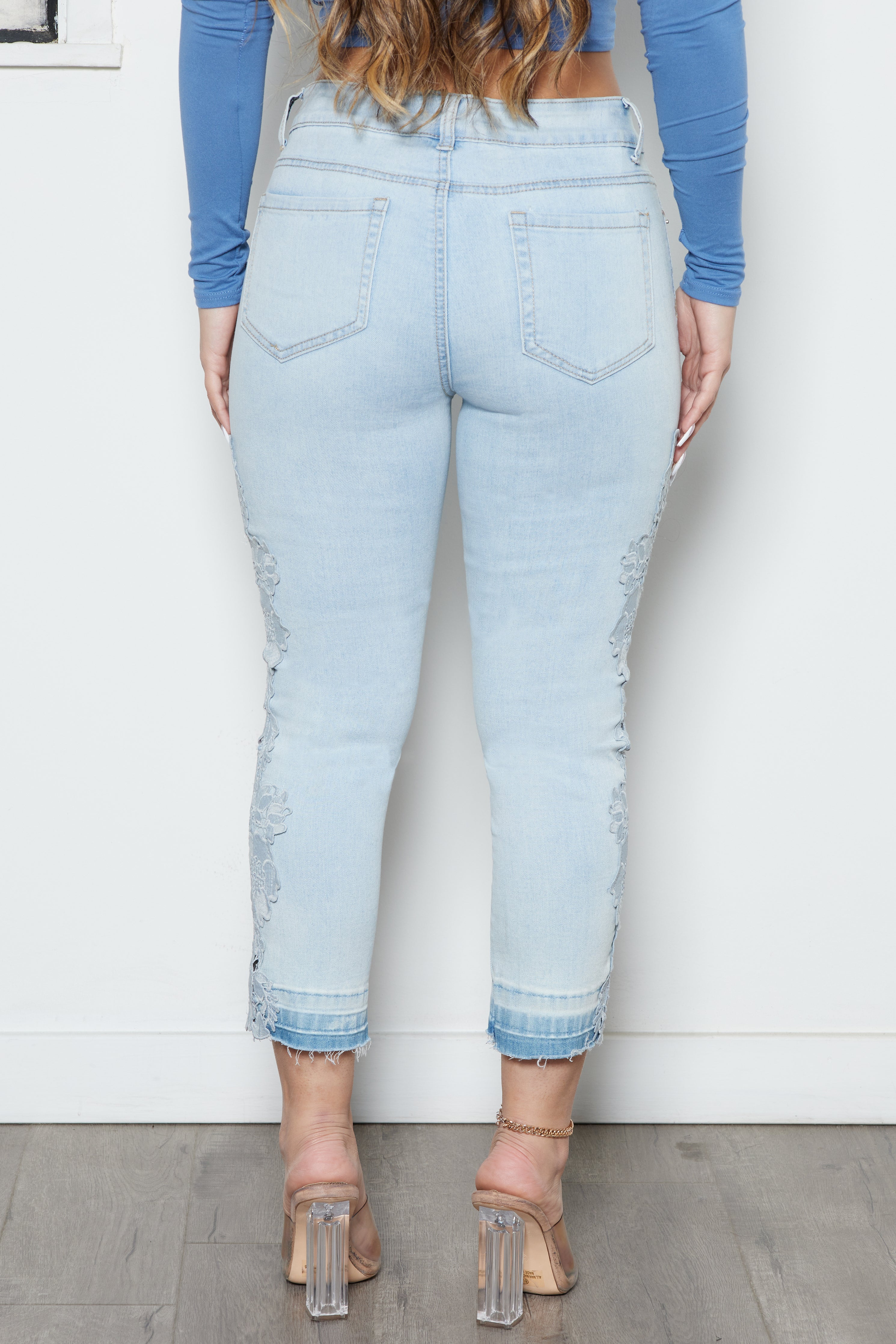 Lace Side Seam Applique Mid Rise 5 Pocket Skinny Crop Jean