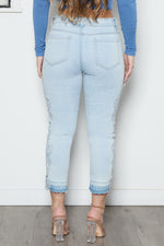 Load image into Gallery viewer, Lace Side Seam Applique Mid Rise 5 Pocket Skinny Crop Jean

