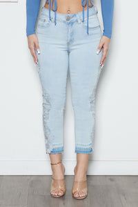 Lace Side Seam Applique Mid Rise 5 Pocket Skinny Crop Jean