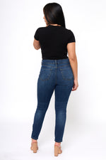 Load image into Gallery viewer, Cozy Curvy Skinny Jeans
